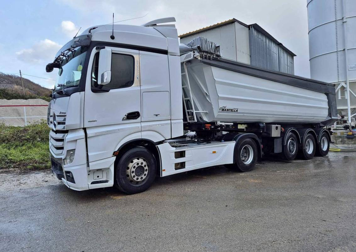 map[class:w-full h-full object-cover list-card-img src:images/fleet/bilico-1.jpeg]